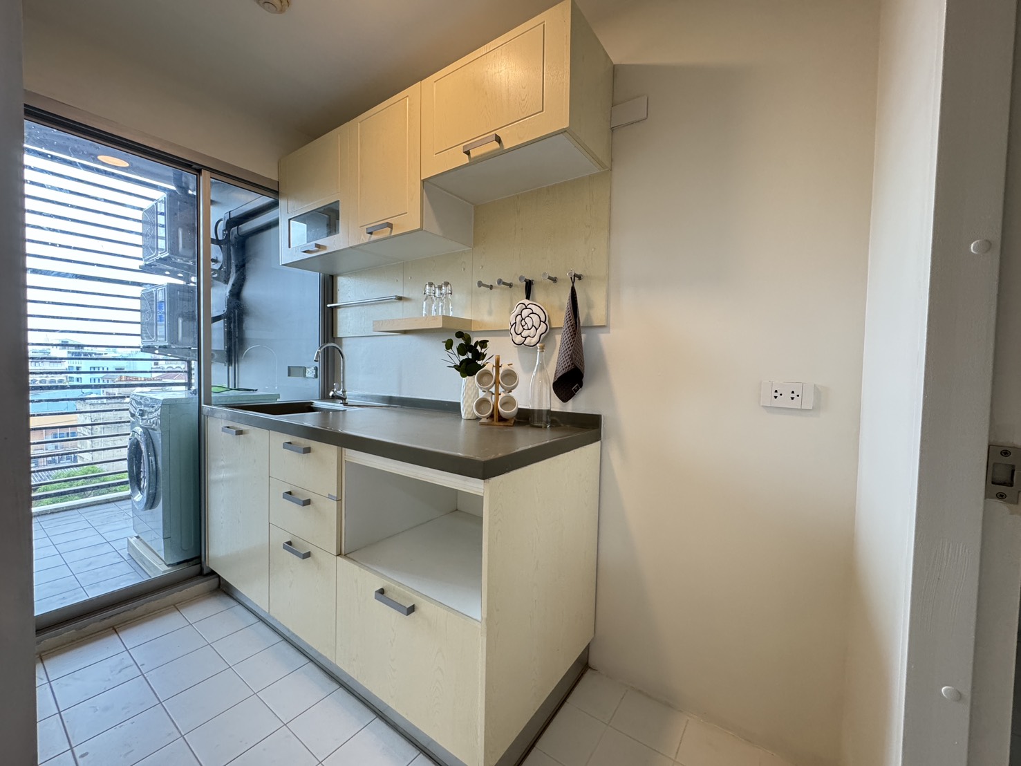 ขายด่วน คอนโด เดอะซี้ด สาทร–ตากสิน / For Sale The Seed Sathorn–Taksin