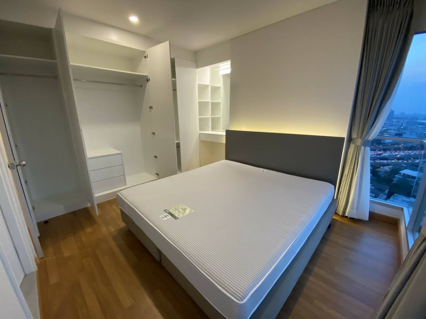 ให้เช่าคอนโด Lumpini Place Ratchada-Sathu (ลุมพินี เพลส รัชดา - สาธุ) 1 ห้องนอน 1 ห้องน้ำ ขนาด 33 ตรม ชั้น 22