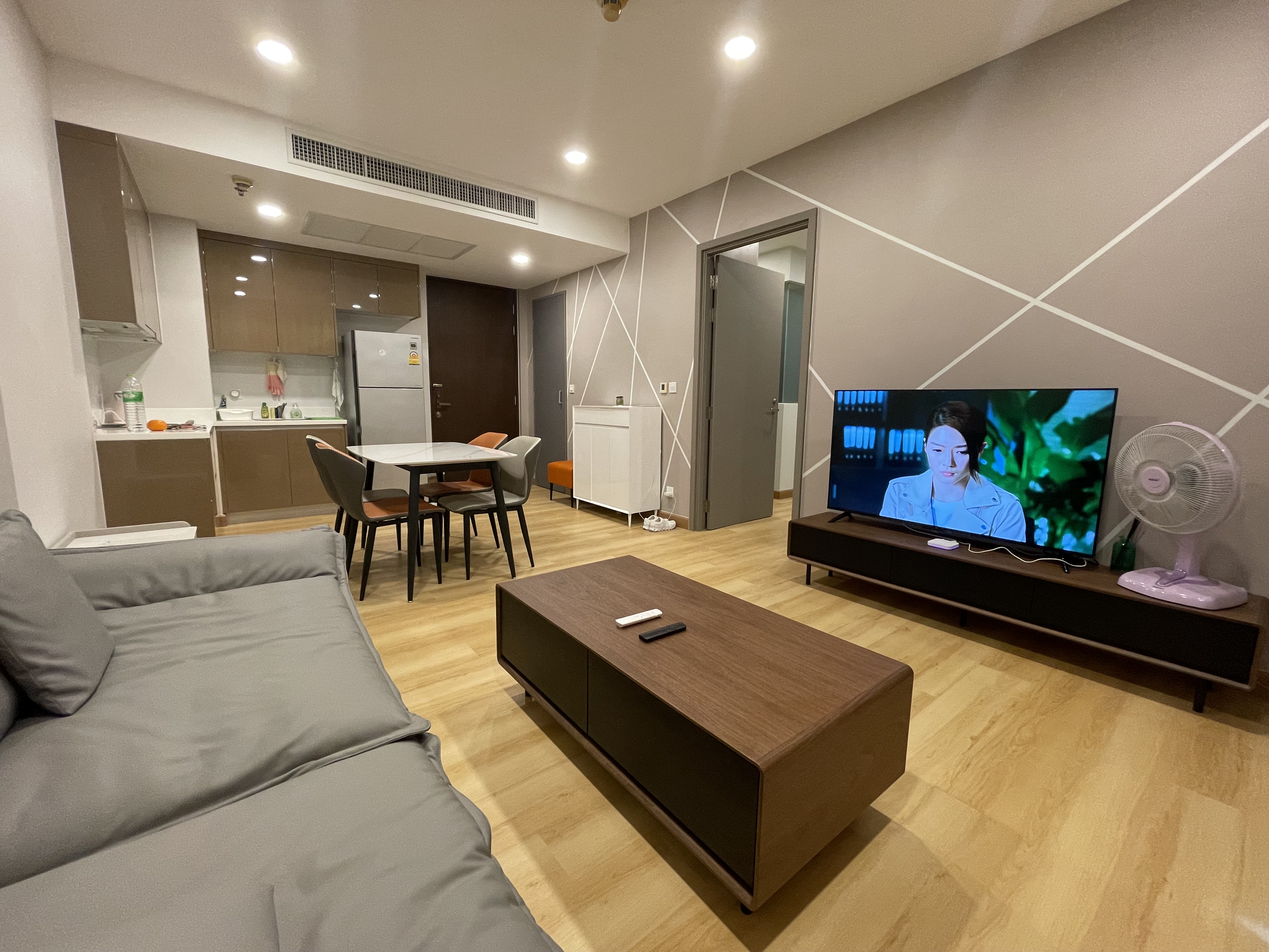 ให้เช่าคอนโด Siri at Sukhumvit (สิริ แอท สุขุมวิท) 1 ห้องนอน 1 ห้องน้ำ ขนาด 52 ตรม ชั้น 16 ห้องปรับปรุงใหม่