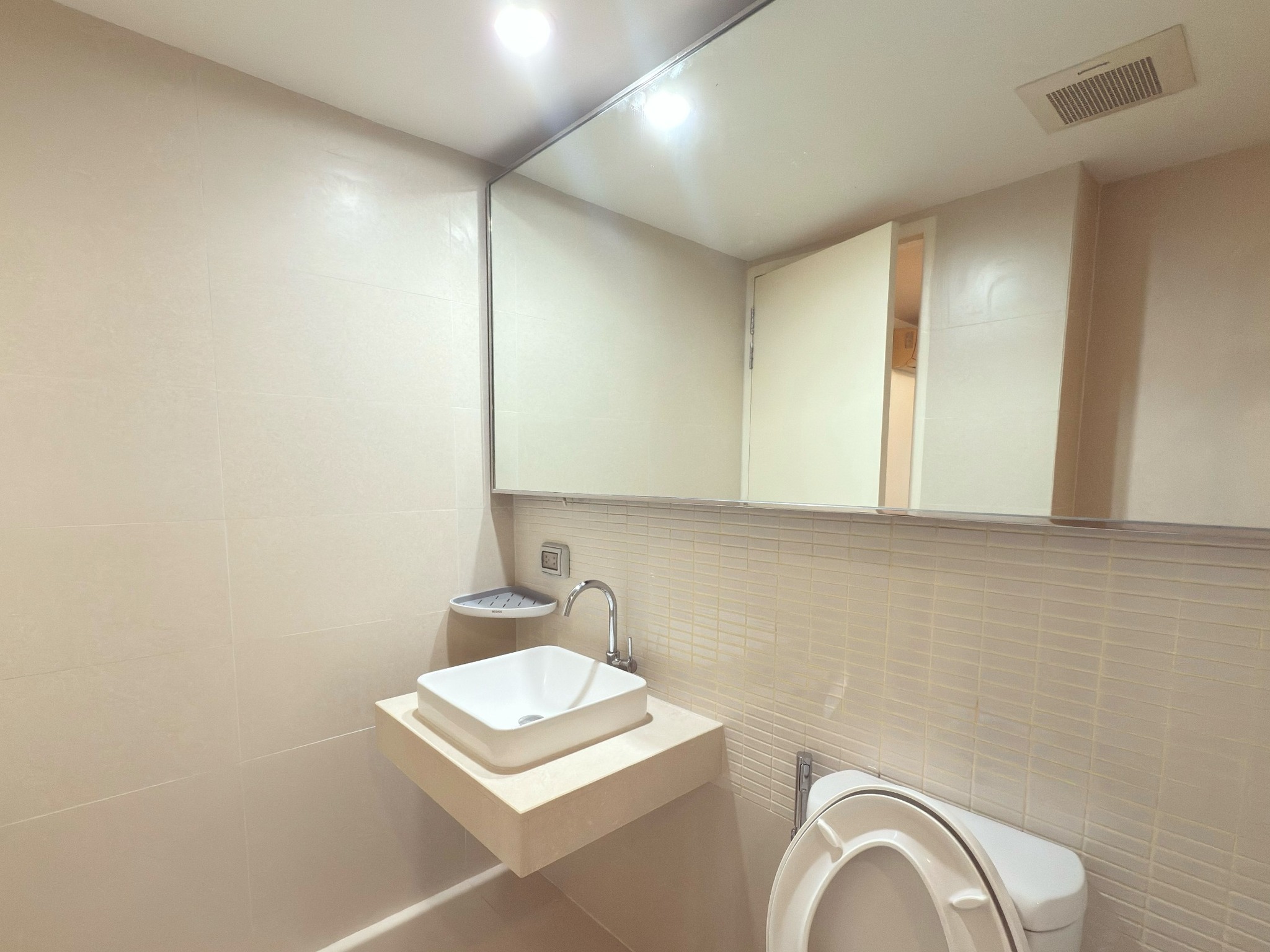 🏡✨ ให้เช่าคอนโด โฟกัส ออน ศาลาแดง / Focus on Saladaeng ✨