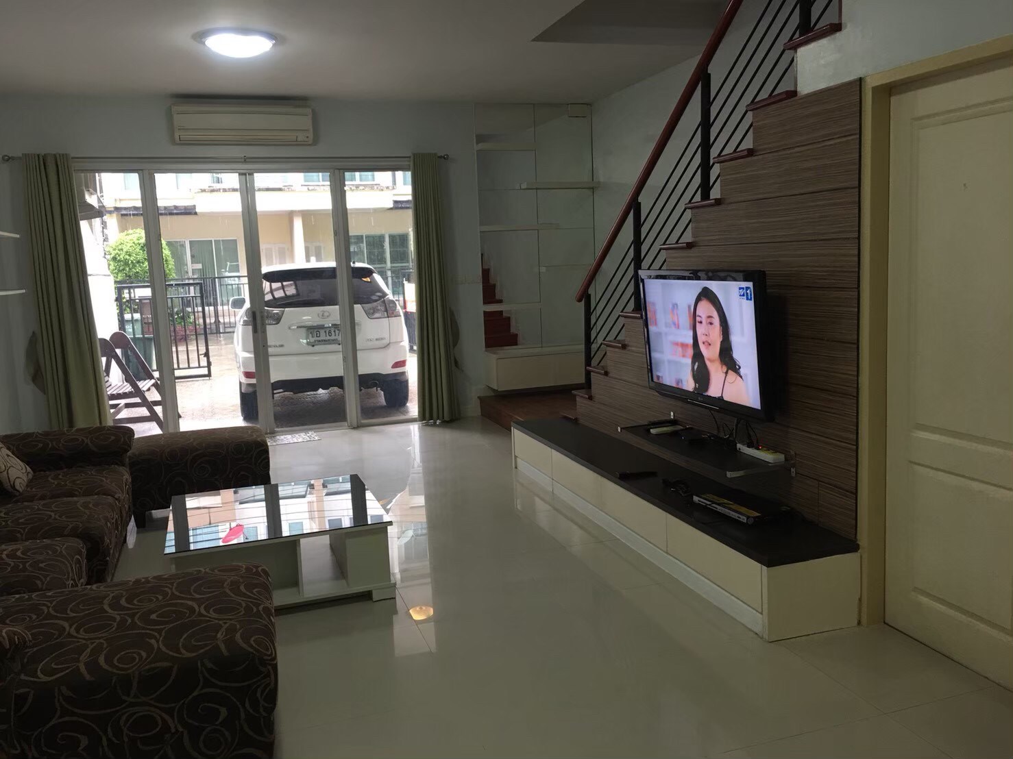 ให้เช่าทาวน์โฮมตกแต่งใหม่ 3 ชั้น 3 ห้องนอน 3 ห้องน้ำ หมู่บ้าน Vista Park วิสต้าพาร์ค-แจ้งวัฒนะ หมู่บ้านทำเลดี ติดถนนใหญ่