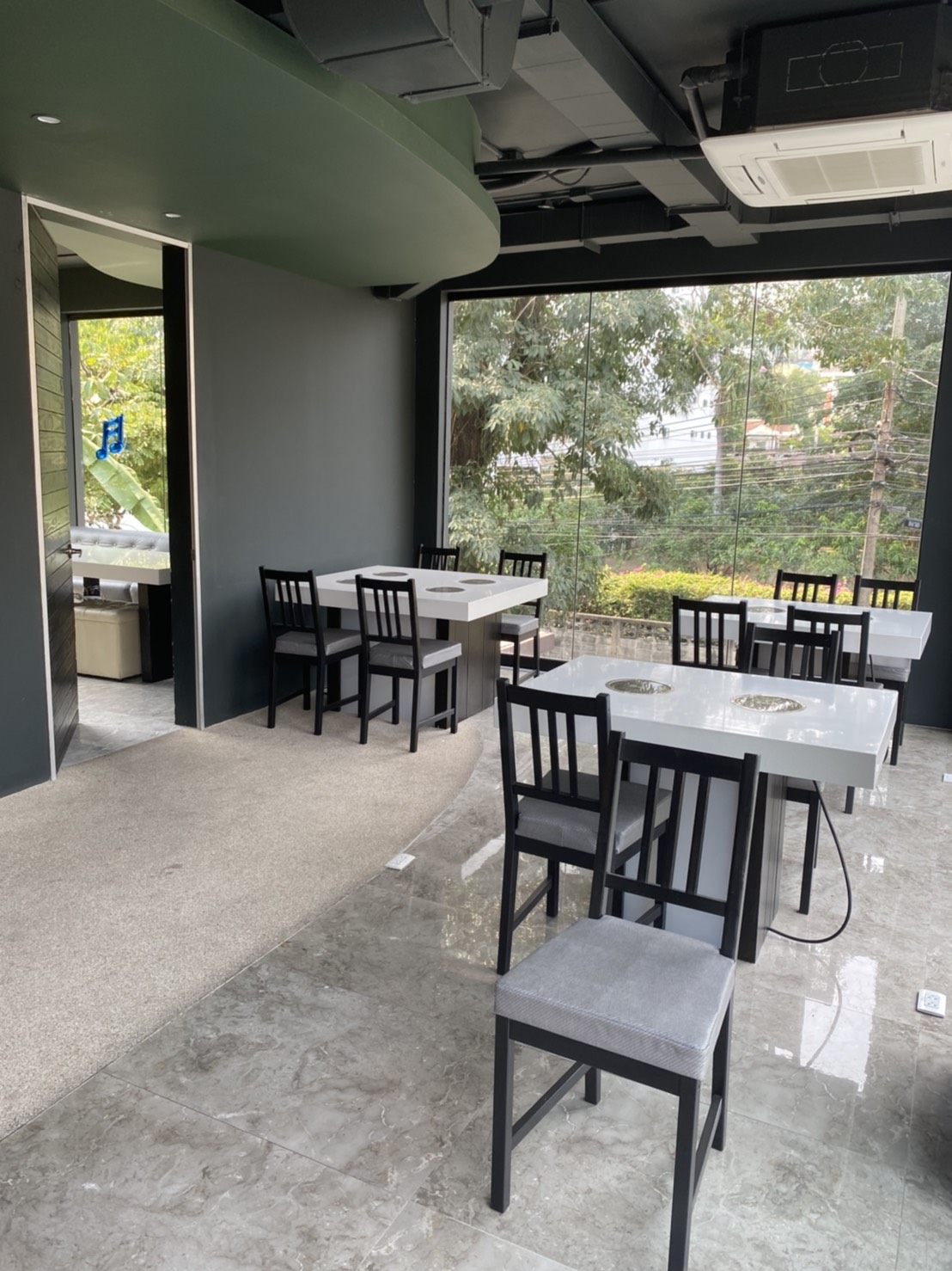 เซ้งร้านอาหารอุปกรณ์ครบพร้อมดำเนินการ ราคาเช่า 100,000 บาทต่อเดือน ประกาศเซ้งในราคา 9 ล้าน บาท