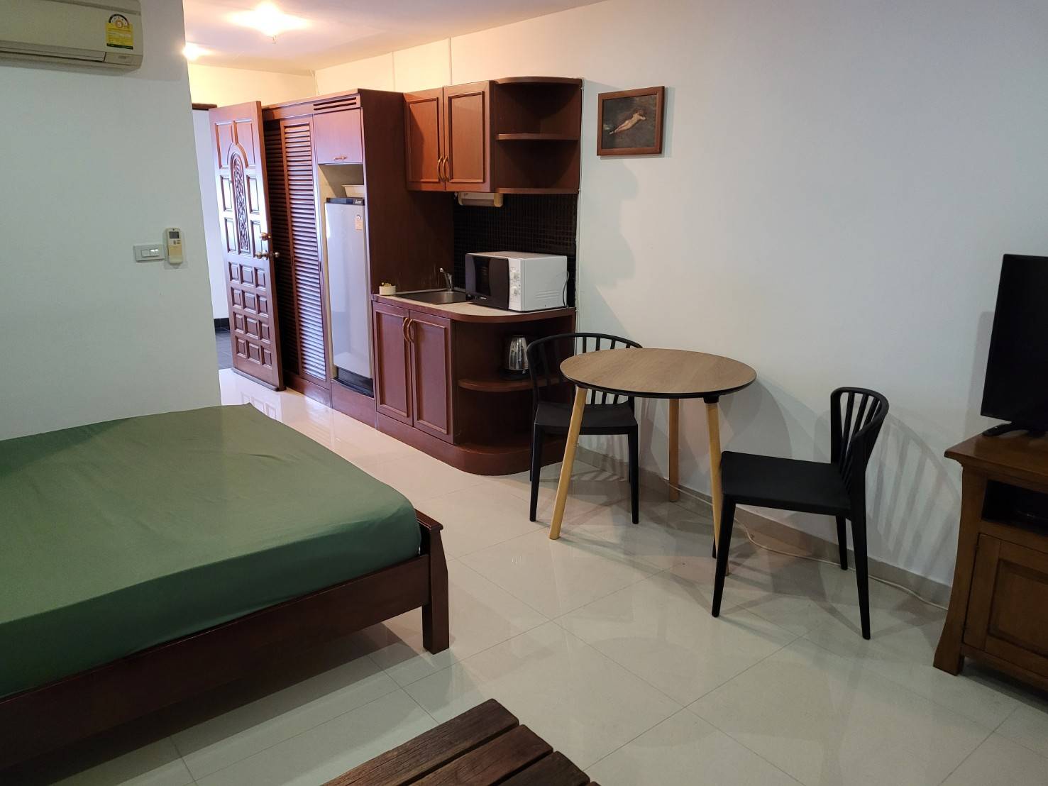 ให้เช่าคอนโด Sukhumvit Suite (สุขุมวิท สวีท) ห้องสตูดิโอ 1 ห้องน้ำ ขนาด 30 ตรม ชั้น 17 วิวโล่ง ห้องตกแต่งพร้อมเข้าอยู่