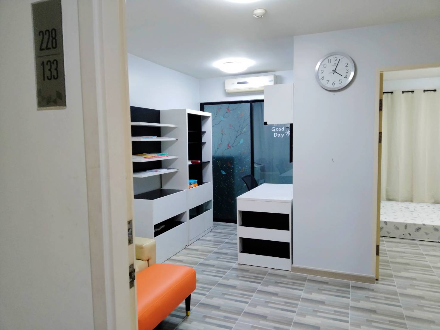 ให้เช่า iCondo Serithai Green Space (ไอคอนโด เสรีไทย กรีนสเปซ) ตั้งอยู่หน้าถนนเสรีไทย ระหว่างเสรีไทย43-45 ห้องทำใหม่เอี่ยม สวยจนหลงรัก