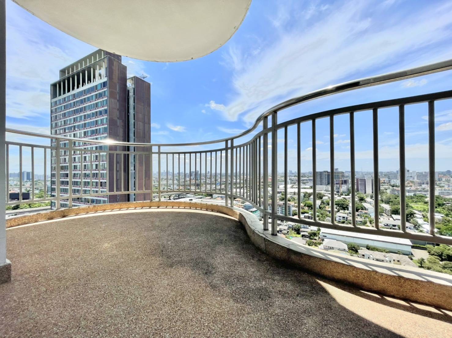 ขาย คอนโด ศุภาลัย ปาร์ค รัชโยธิน Supalai Park Ratchayothin ชั้น 24 ห้องมุม แบบ 2 ห้องนอน