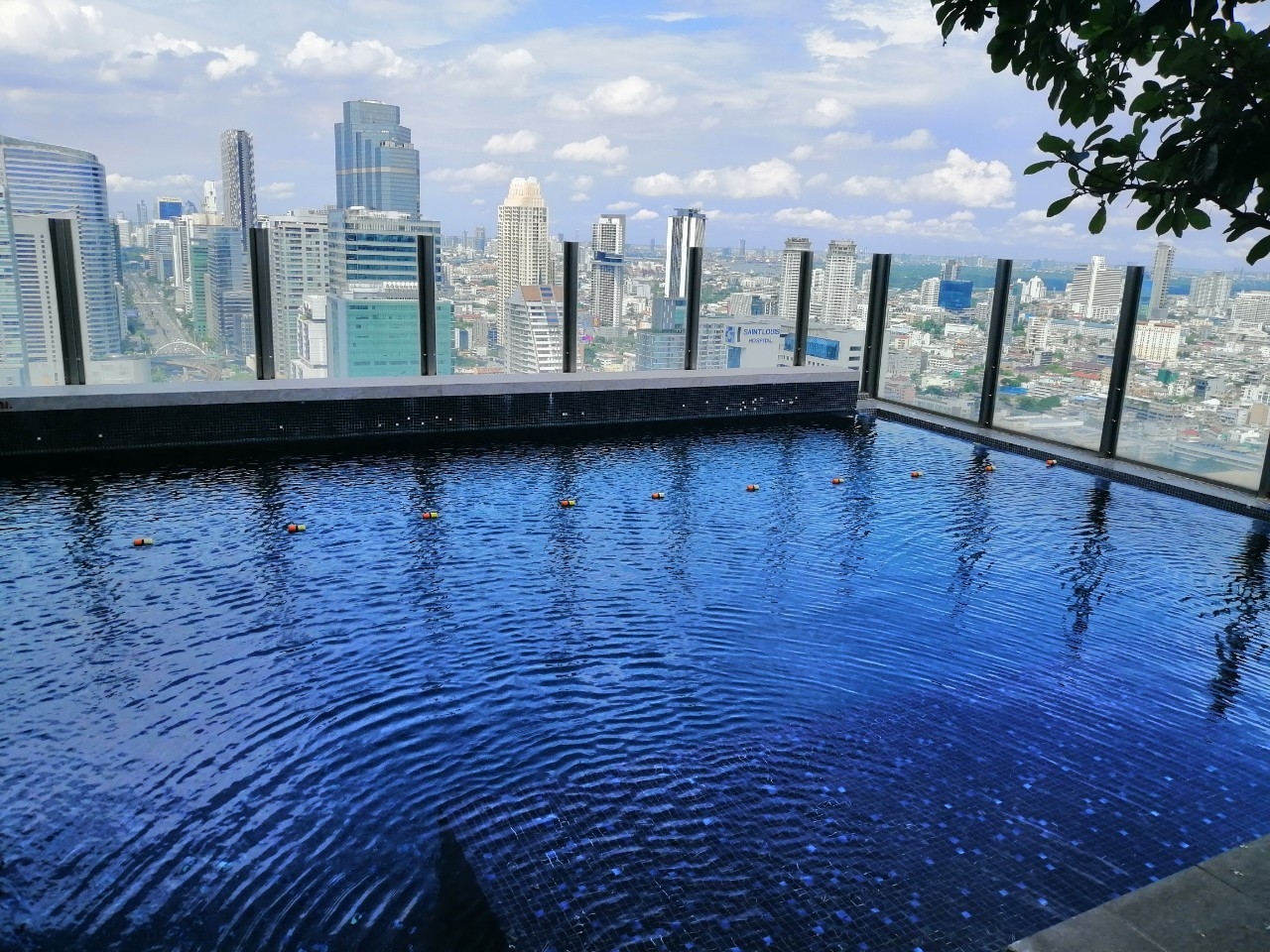 ขาย / ให้เช่าคอนโด The Diplomat Sathorn (เดอะ ดิโพลแมท สาธร) 2 ห้องนอน 2 ห้องนน้ำ ห้องเลขที่ 158/26 ชั้น 12 ขนาดพื้นที่ใช้สอย 77 ตารางเมตร