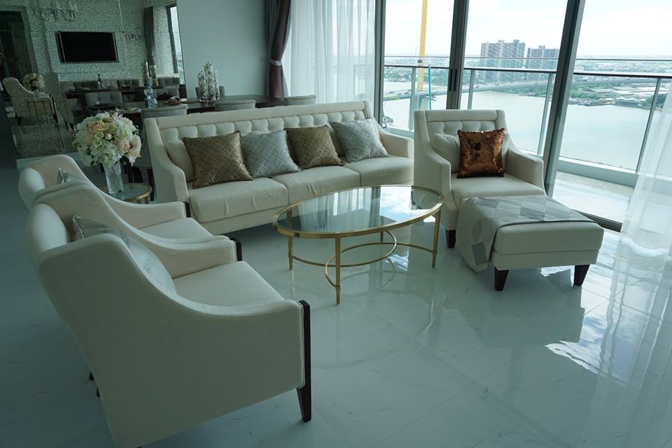 For rent A luxurious 3 bedrooms/bathrooms condo with large balcony overlooking onto the Chao Phraya River.
