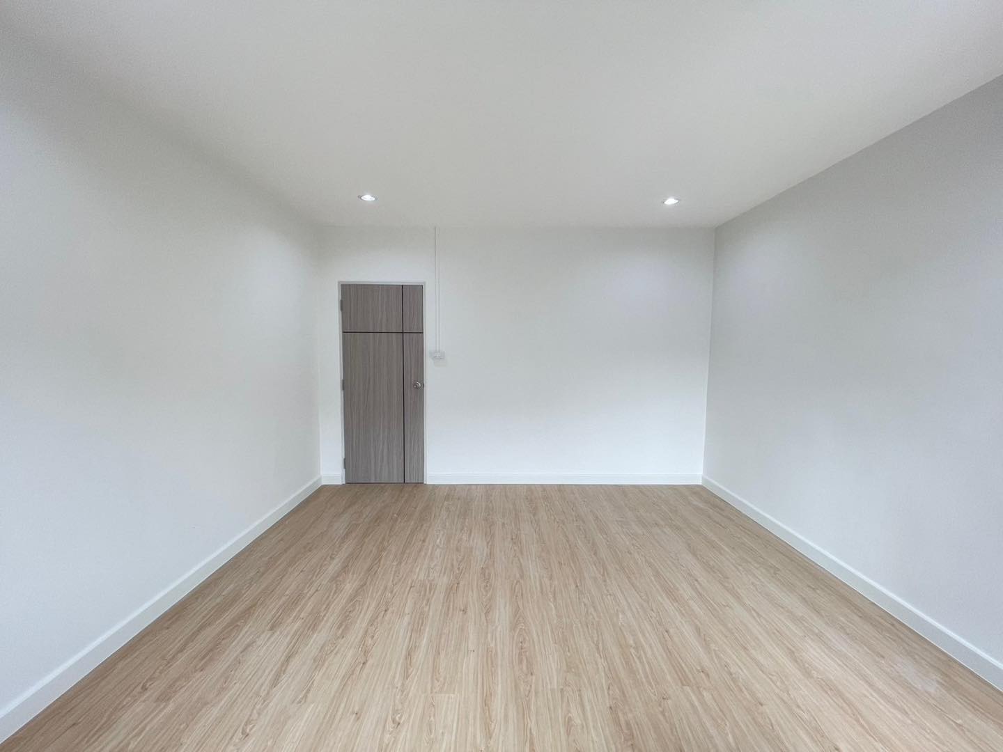 ขายทาวน์โฮม 3 ชั้น โครงการหมู่บ้านลัลลี่วิลล์ ลำลูกกา-คลอง 1 ราคาเพียง 2,290,000 บาท ฟรีโอน