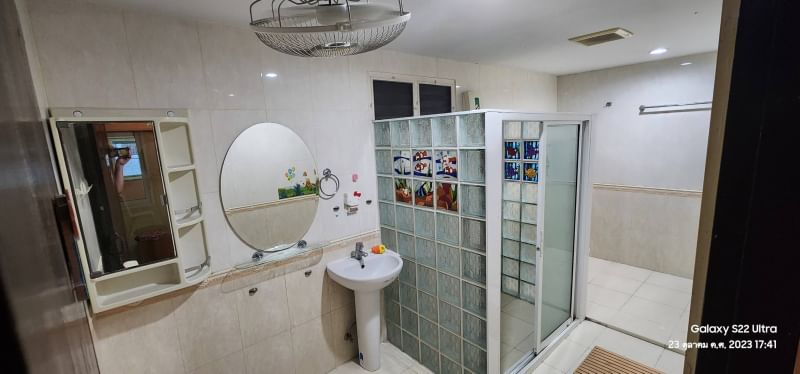 ให้เช่าบ้านเดี่ยวไซส์ใหญ่ ขนาด 270 ตรว. ราคา 52,000 บาทต่อเดือน สัญญา1ปี พร้อมเฟอร์นิเจอร์