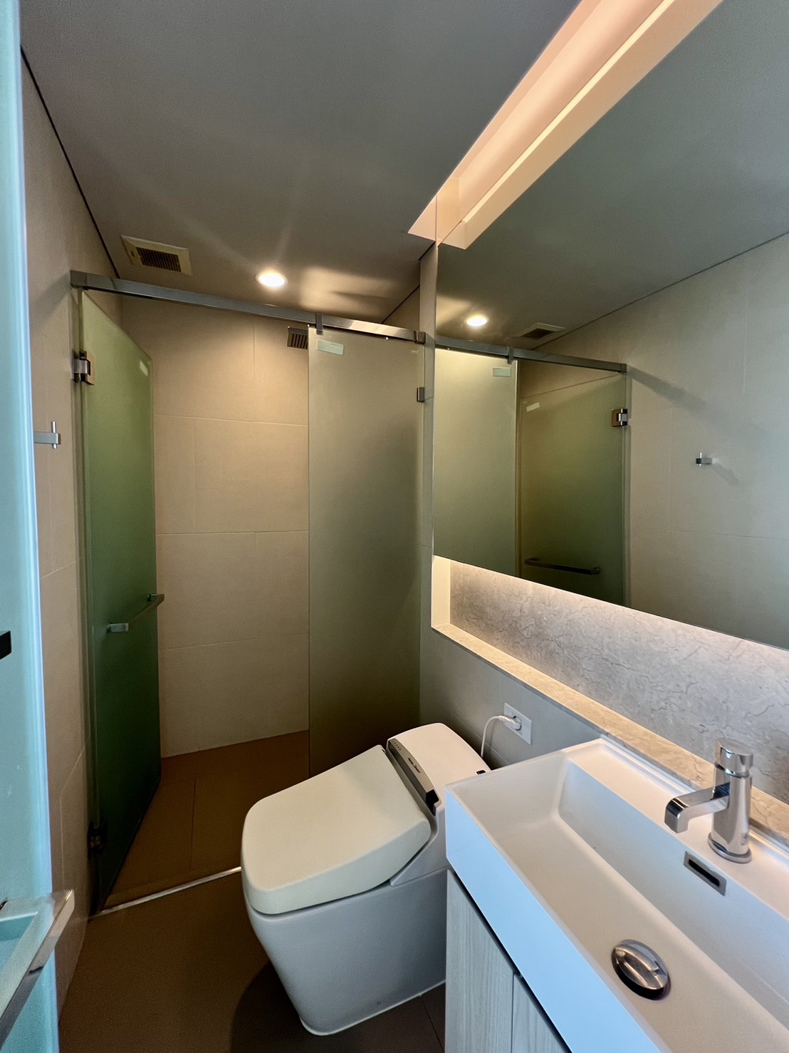 ให้เช่าคอนโด เดอะ ลุมพินี 24 แบบ 2 ห้องนอน 2 ห้องน้ำ ห้องมุม ชั้น 19 ห้องแต่งครบพร้อมเข้าอยู่