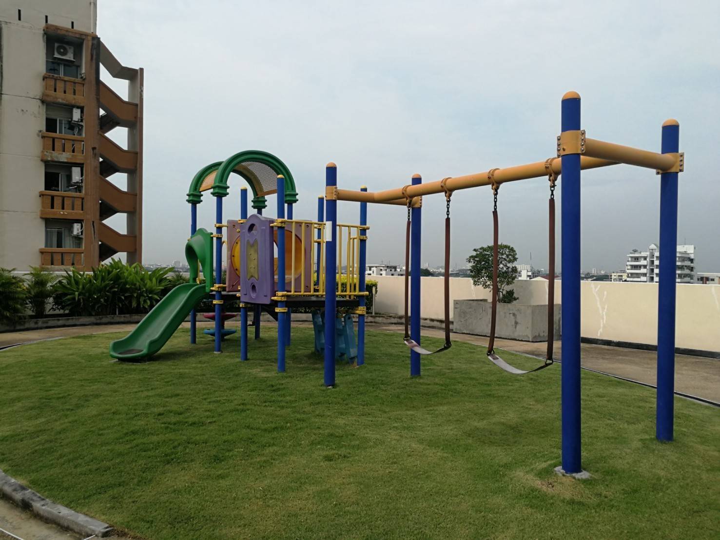 ให้เช่าคอนโด Fragrant 71 (เฟรเกรนท์ 71) 3 ห้องนอน ชั้น 8 ขนาด 121 ตรม (ห้อง 19/ 61) ราคาเช่าห้องเปล่า 32,000 บาทต่อเดือน