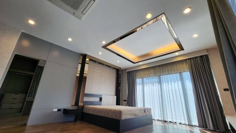 ให้เช่า บ้านเดี่ยว 3 ชั้นหรู ใหญ่ หมู่บ้าน ลุมพินี สวนหลวงร 9 ซอยเฉลิมพระเกียรติ 40/1 หนองบอน ประเวศ กรุงเทพ ห้องนอนใหญ่มาก