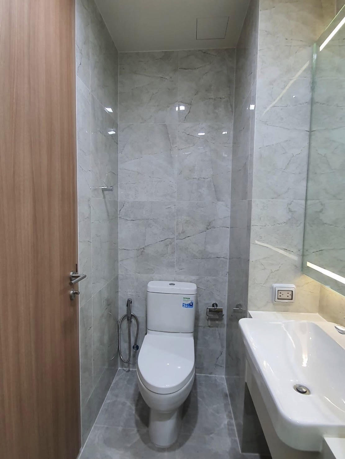 ให้คอนโด Noble Around Sukhumvit 33 (โนเบิล อราวน์ สุขุมวิท 33) ห้องแต่งครบพร้อมอยู่ 1 ห้องนอน 1 ห้องน้ำ ขนาด 30 ตรม