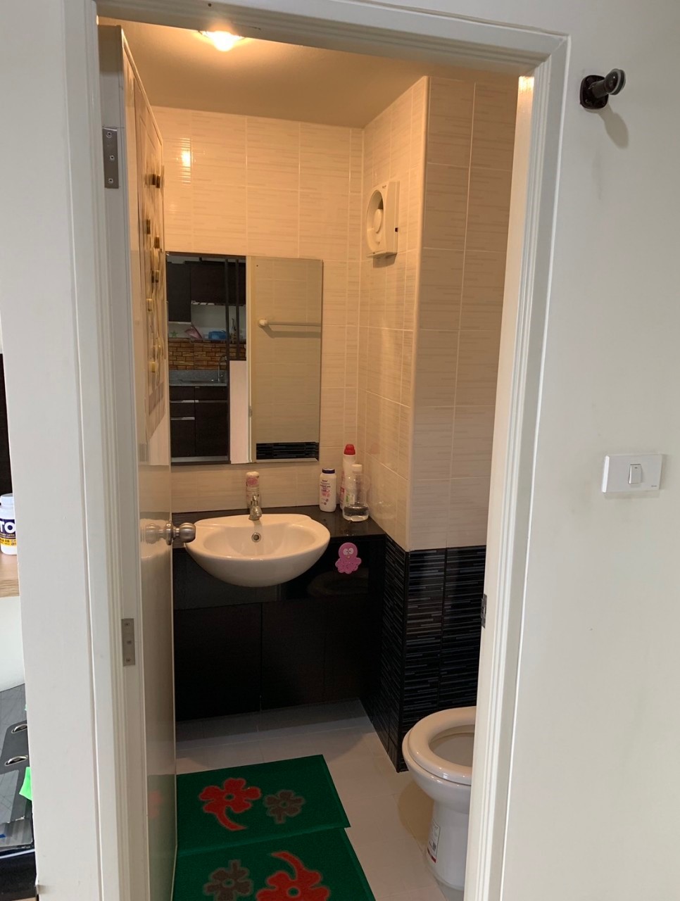 ขายคอนโด อัสสกาญจน์ซิตี้ รามคำแหง 186 (ASAKAN CITY ramkhamhaeng) สตูดิโอ 1 ห้องน้ำ ขนาดห้อง 27.25 ตารางเมตร ตึก 4 มีทั้งหมด 8 ชั้น ห้องอยู่ชั้น 5