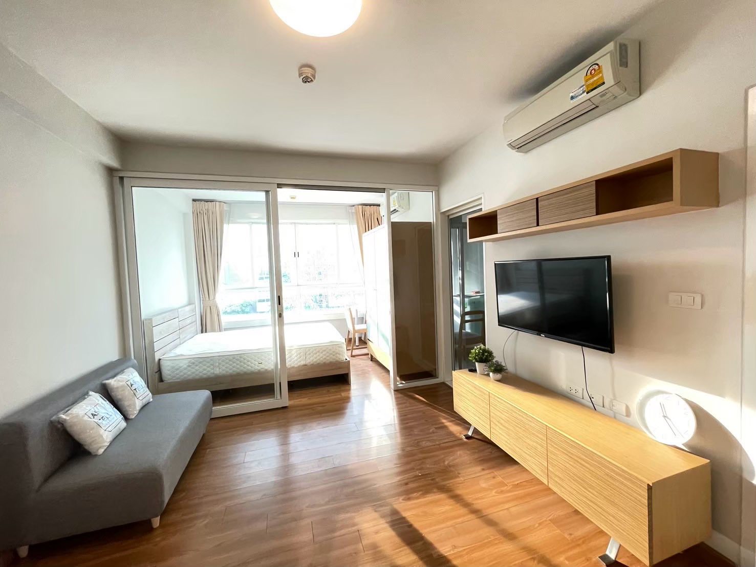 ให้เช่าคอนโด ไอบิซ่า คอนโด อาร์ซีเอ / For Rent Ibiza Condo RCA (English below)