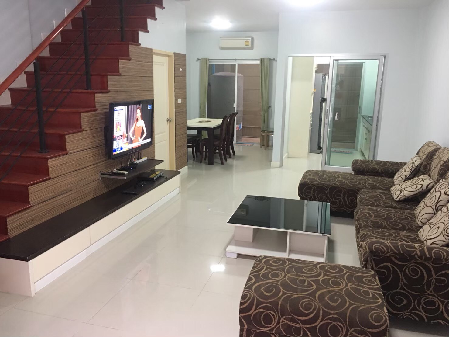 ให้เช่าทาวน์โฮมตกแต่งใหม่ 3 ชั้น 3 ห้องนอน 3 ห้องน้ำ หมู่บ้าน Vista Park วิสต้าพาร์ค-แจ้งวัฒนะ หมู่บ้านทำเลดี ติดถนนใหญ่