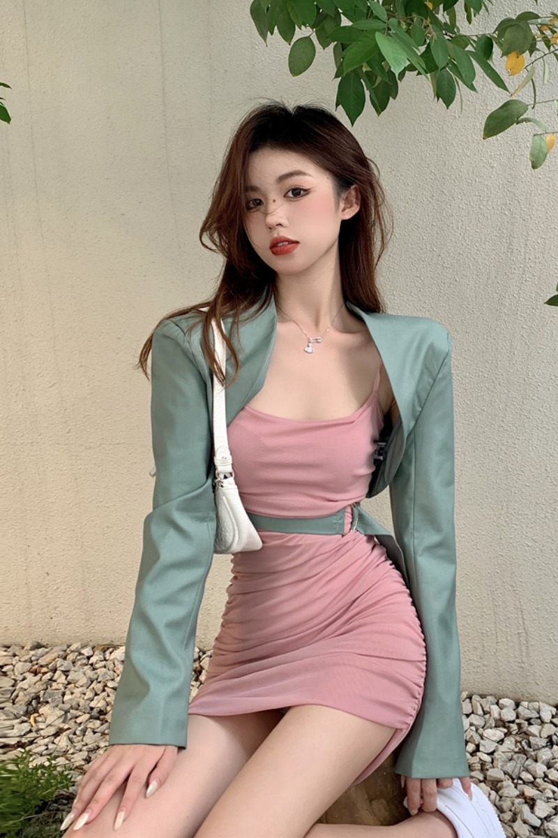 พรีออเดอร์ : ชุดเซ็ทแฟชั่นแบบสวยเซ็กซี่ (ราคาแยกชิ้น) เสื้อแจ็คเก็ตเขียว และ เดรสสายเดี่ยวเข้ารูป