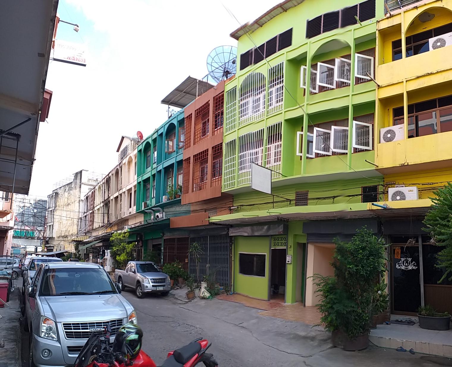 ขาย / เช่าอาคารพาณิชย์ 2 คูหา ทำเลดี เสรีไทย 11 เหมะทำเป็นหอพักนักศึกษาหรือปรับปรุงเป็น โฮสเทล (Hostel)