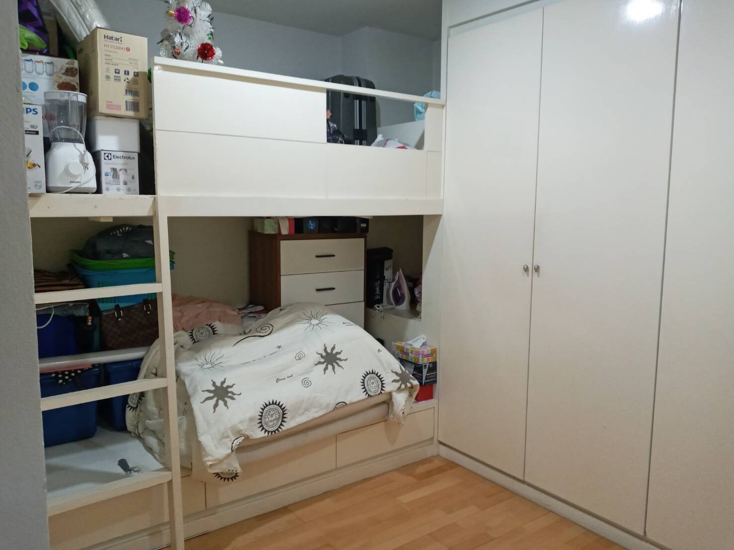 ขายคอนโด Baan Sukhumvit (บ้าน สุขุมวิท) แบบห้องมี 2 ห้องนอน 2 ห้องน้ำ (bathtub 1 & shower 1) มี 1 ห้องรับแขก 1 ห้องครัว