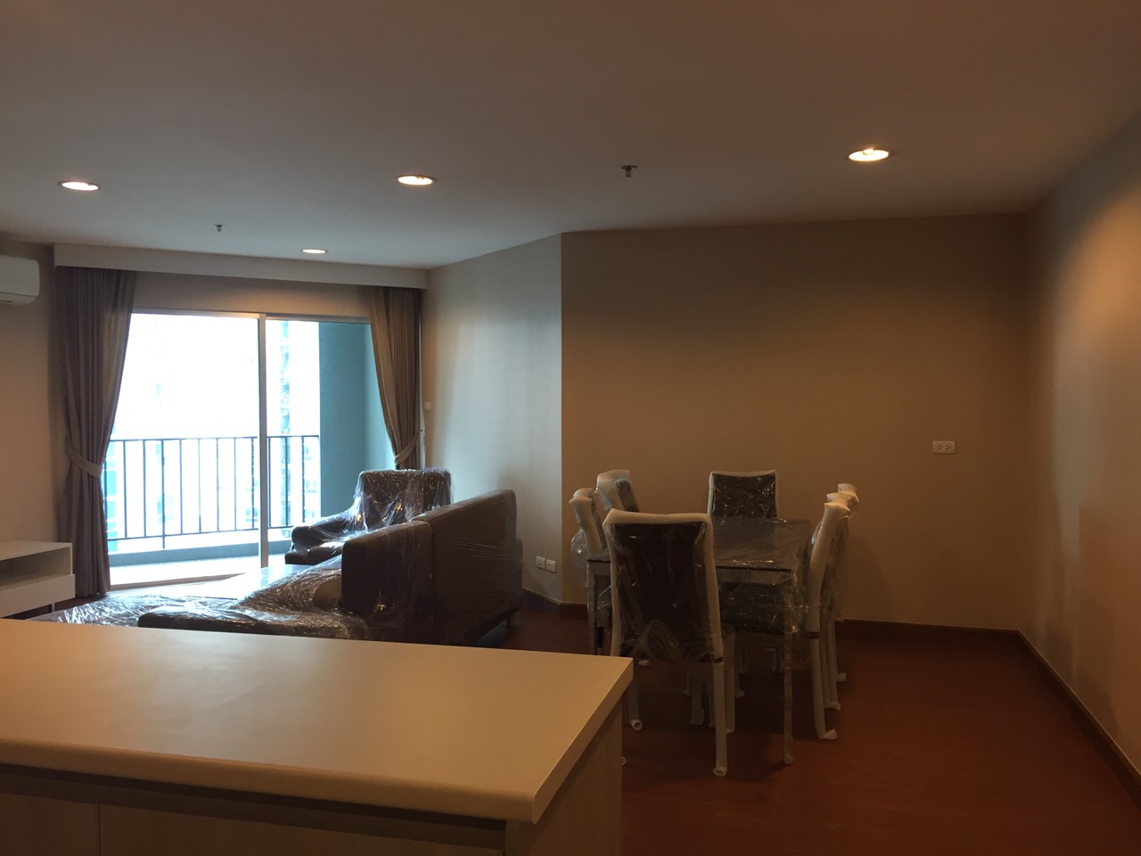 Belle Grand Rama 9 ให้เช่า 2 นอน 2 น้ำ พื้นที่ 96 ตร.ม ชั้น 14 ตึก เอ-1 วิว สระว่ายน้ำ พร้อมเฟอร์