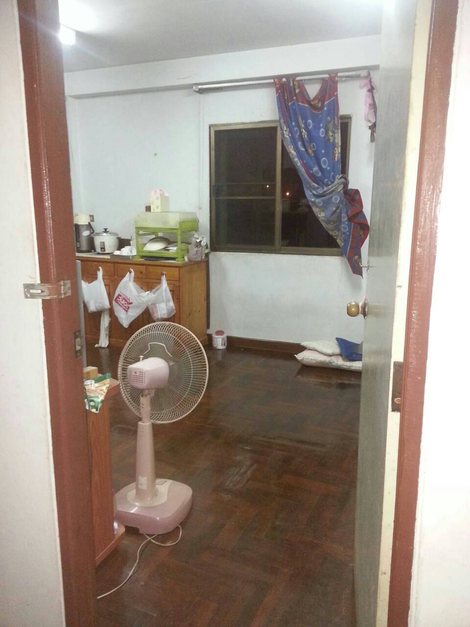 ขายทาวน์เฮ้าส์ 3 ชั้น 4 ห้องนอน 1 ห้องครัว 2 ห้องน้ำ พื้นที่ 30 ตร.ว