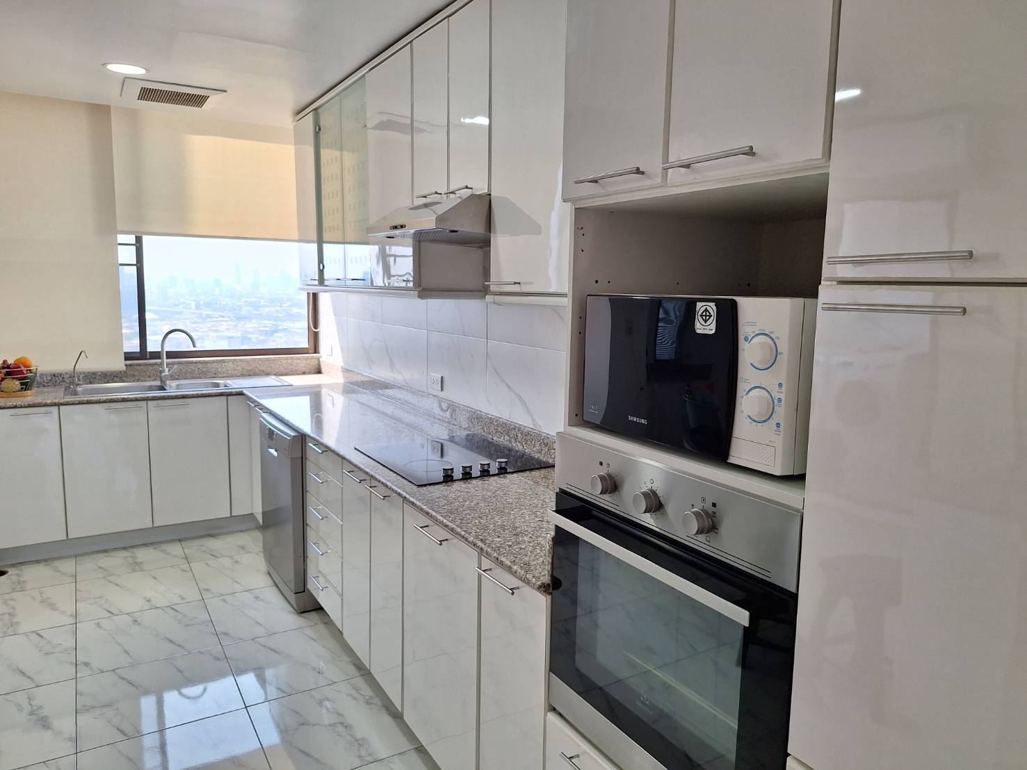 ให้เช่าคอนโด Ruamsuk Condominium : ร่วมสุข คอนโดมิเนียม ชั้น 23 ขนาด 290 ตรม. 3 ห้องนอน 3 ห้องน้ำ + 1 ห้องแม่บ้าน