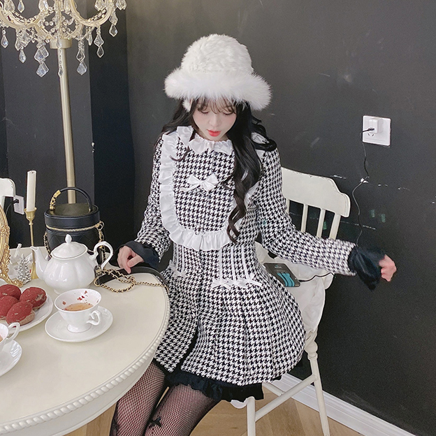 Summer Joy : พรีออเดอร์ โค้ทแฟชั่นลาย Houndstooth สีดำขาวน่ารักๆ แบรนด์แท้ (ตัวชุดไม่มีระบายที่แขนและชายเสื้อ)