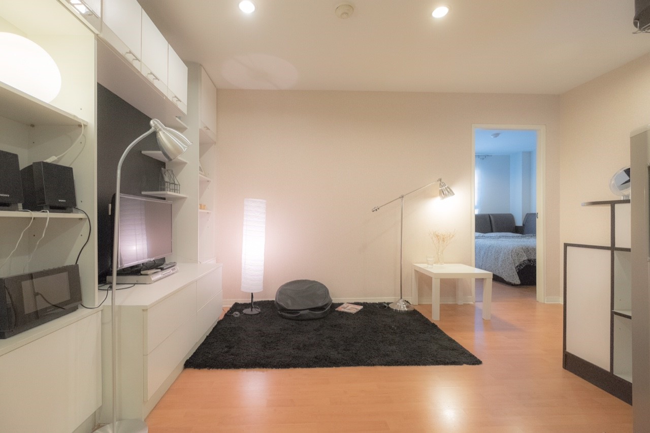 ขายคอนโด Parkview ( พาร์ควิว – วิภาวดี ) 1 ห้องนอน ราคา 1.95 ล้าน ห้องมุม พื้นที่ 33.5 ตร.ม ทิศเหนือ ตึก C4 ชั้น 2 พร้อมเฟอร์นิเจอร์ บิ้วอินท์