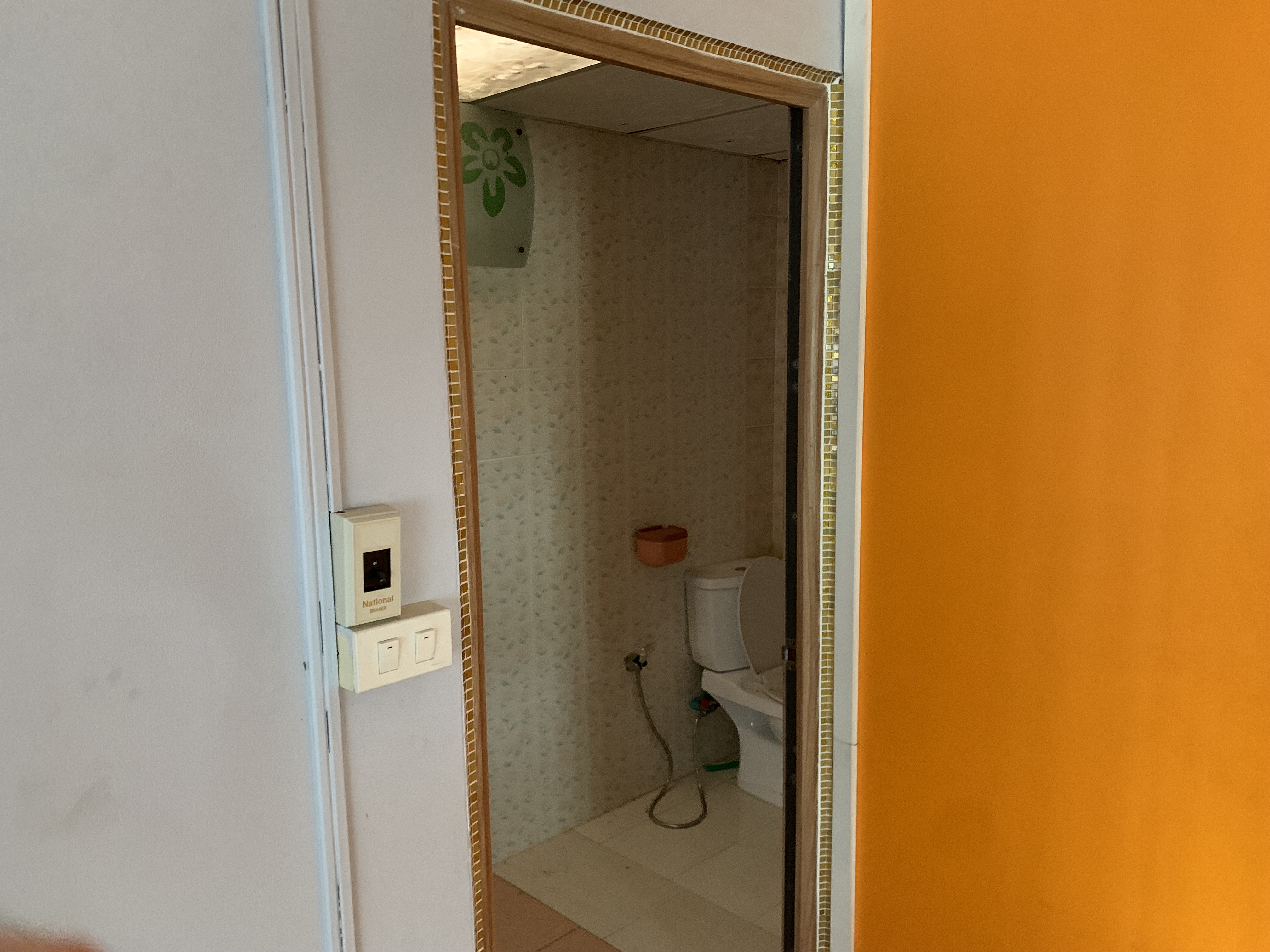 โกดังให้เช่า จ.สมุทรปราการ อยู่ใน ม. ออคิดวิลล่า ต. บางเสาธง จ.สมุทรปราการ ค่าเช่าเดือนละ 15,000 บาท