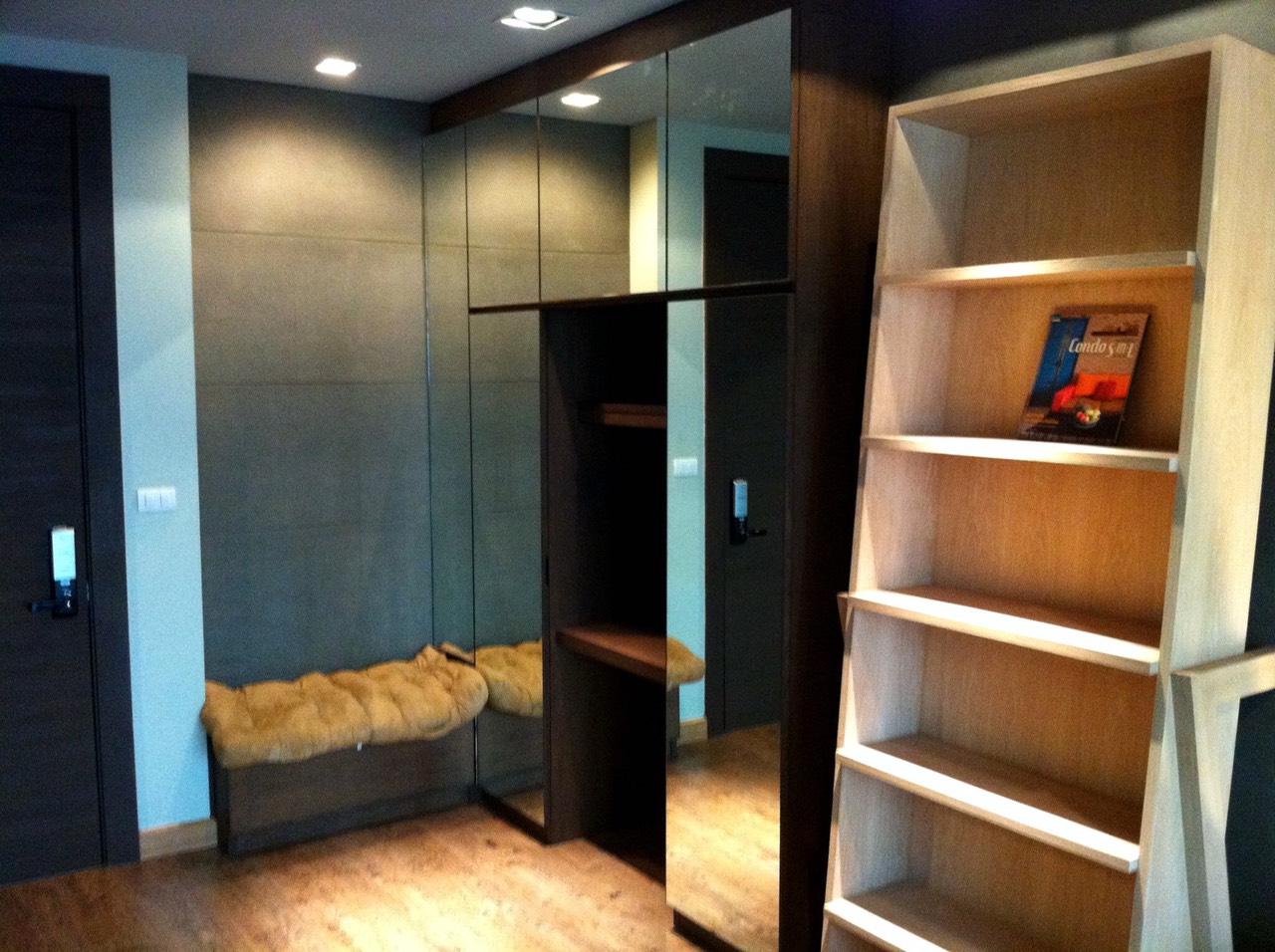 ให้เช่าคอนโด rhythm ratchada 1 ห้องนอน ห้องขนาด 46 ตร.ม. ชั้น14 ห้องตกแต่งแบบ loft ห้อง พื้น ตึก B ชั้น1 x วิวสระว่ายน้ำ