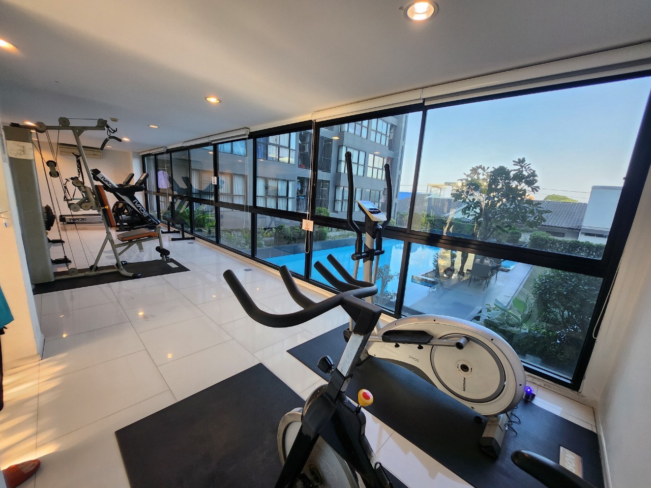 ขายคอนโด The Green Condo 3 เดอะ กรีน คอนโด 3 เฟส : 3 ชั้น: 7 แบบ 1 ห้องนอน 1 ห้องน้ำ 1 ห้องนั่งเล่นและ 1 ห้องครัว ขนาด 31.5 ตารางเมตร