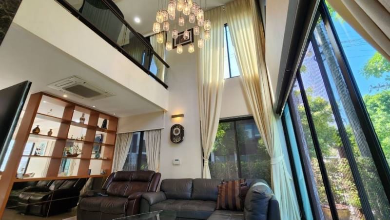 ขาย / ให้เช่าบ้านเดียว บ้านหรูใหญ่ 3 ชั้น หมู่บ้าน ลุมพินี สวนหลวง ร.9 ให้เช่า 160,000 บาท