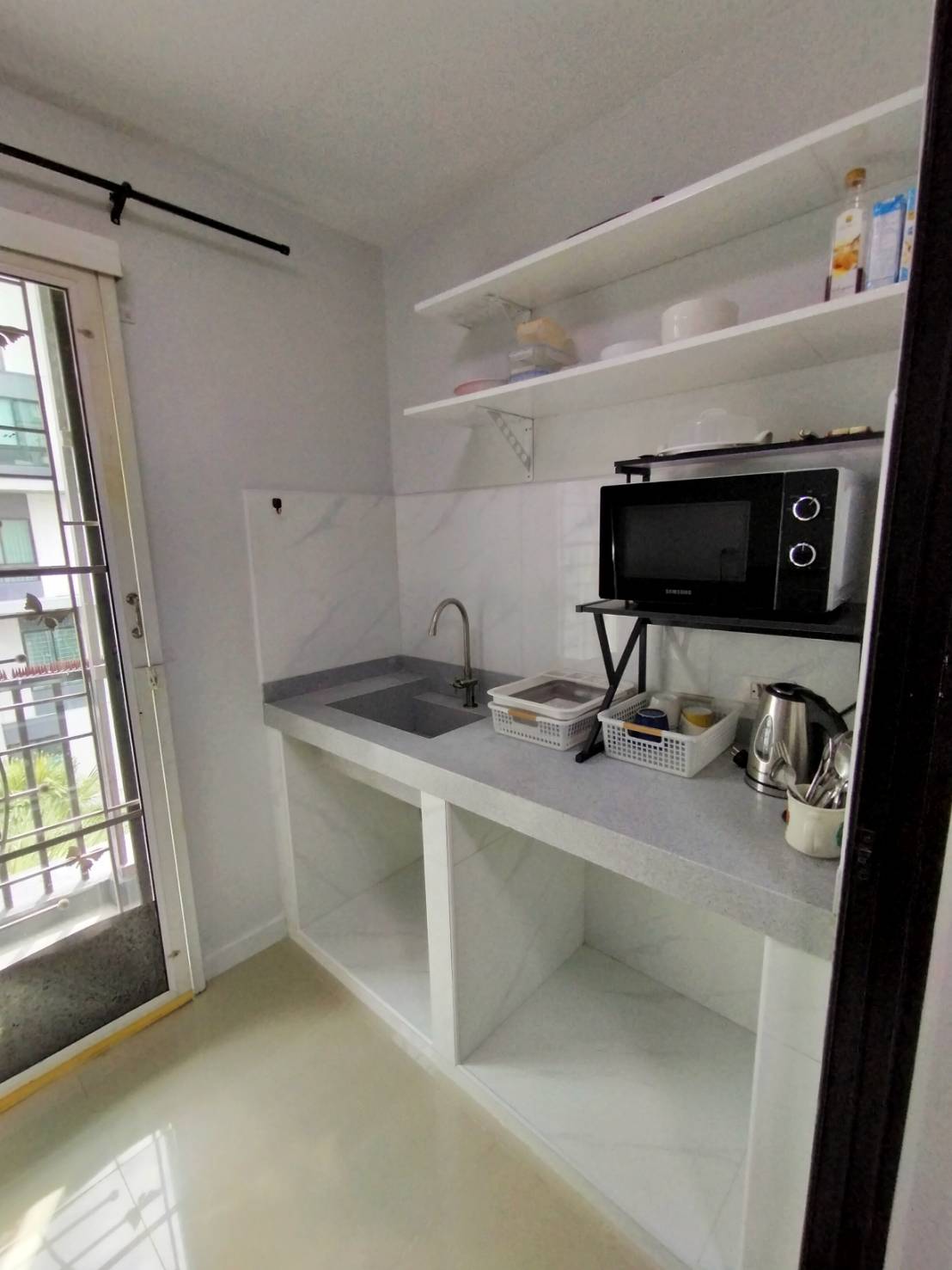 ให้เช่า iCondo Serithai Green Space (ไอคอนโด เสรีไทย กรีนสเปซ) ตั้งอยู่หน้าถนนเสรีไทย ระหว่างเสรีไทย43-45 ห้องทำใหม่เอี่ยม สวยจนหลงรัก