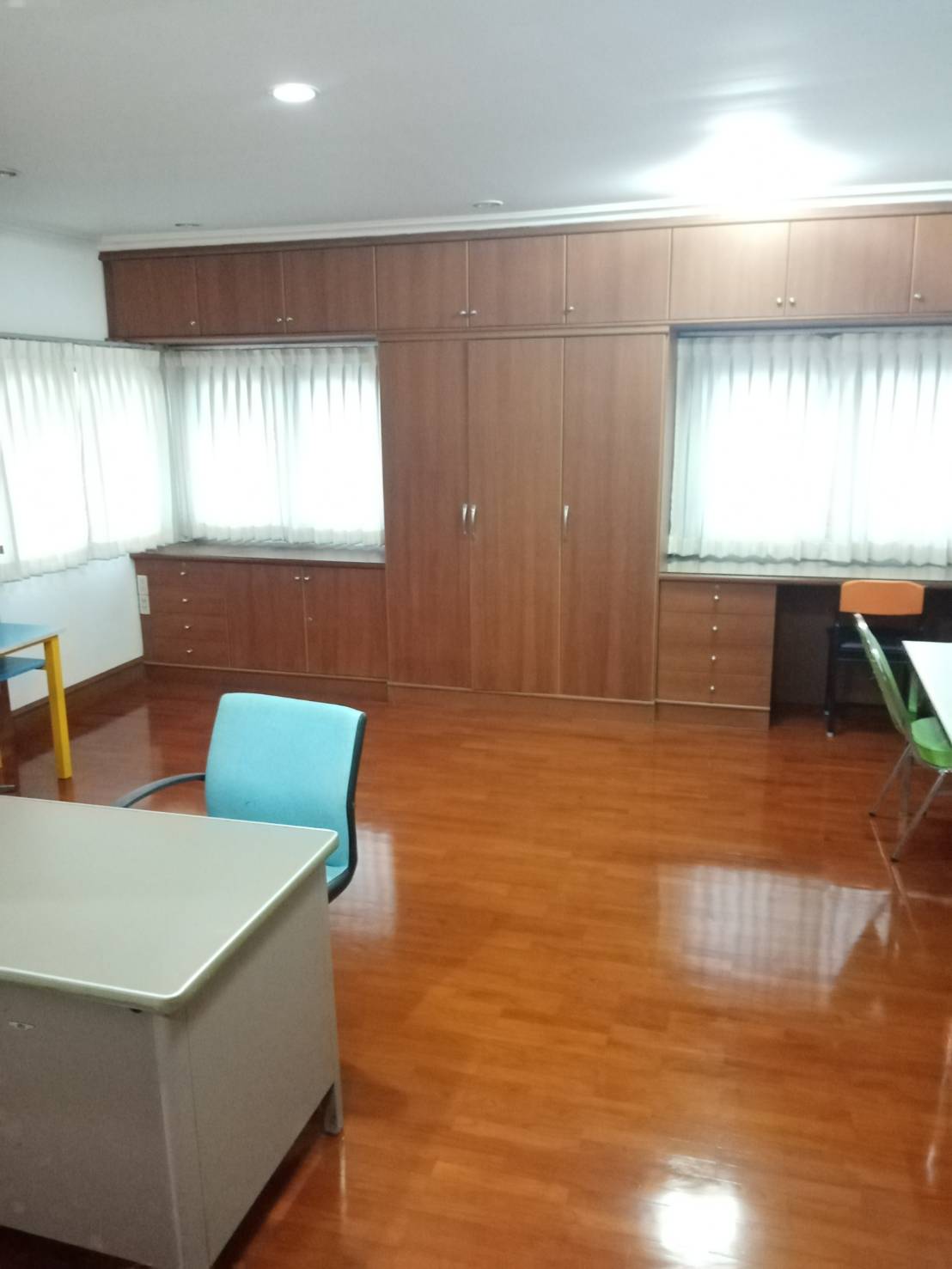 ขาย / ให้เช่าบ้านเดี่ยว 2 ชั้น ติดถนนพุทธมณฑล สาย 1 หมู่บ้านมหาดไทย 1 ขนาด 101 ตรว 4 ห้องนอน 5 ห้องน้ำ