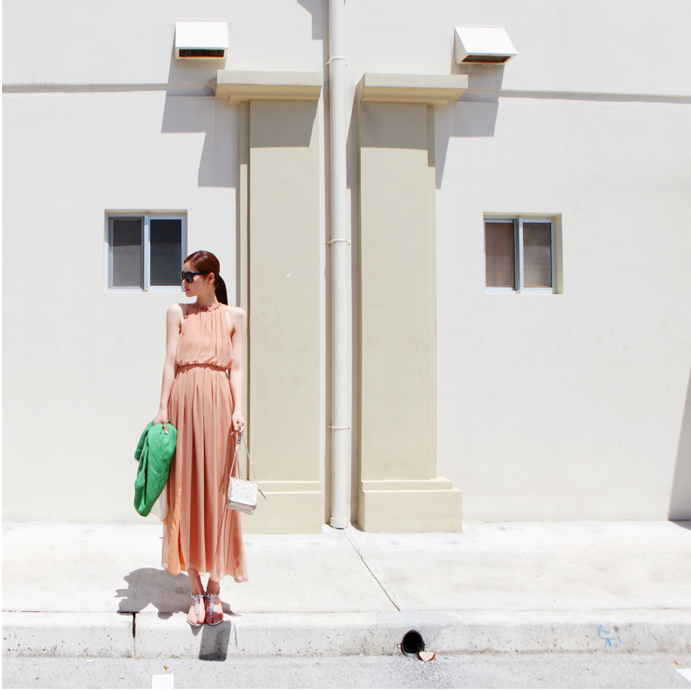 maxi dress - ชุดเดรสยาวผ้าชีฟอง ใสเที่ยว ใส่ทำงาน แขนกุด เปิดหลัง สีโอรส น่ารักมากๆ ค่ะ สามารถใส่ออกงานได้ Asia Sttreet Fashion