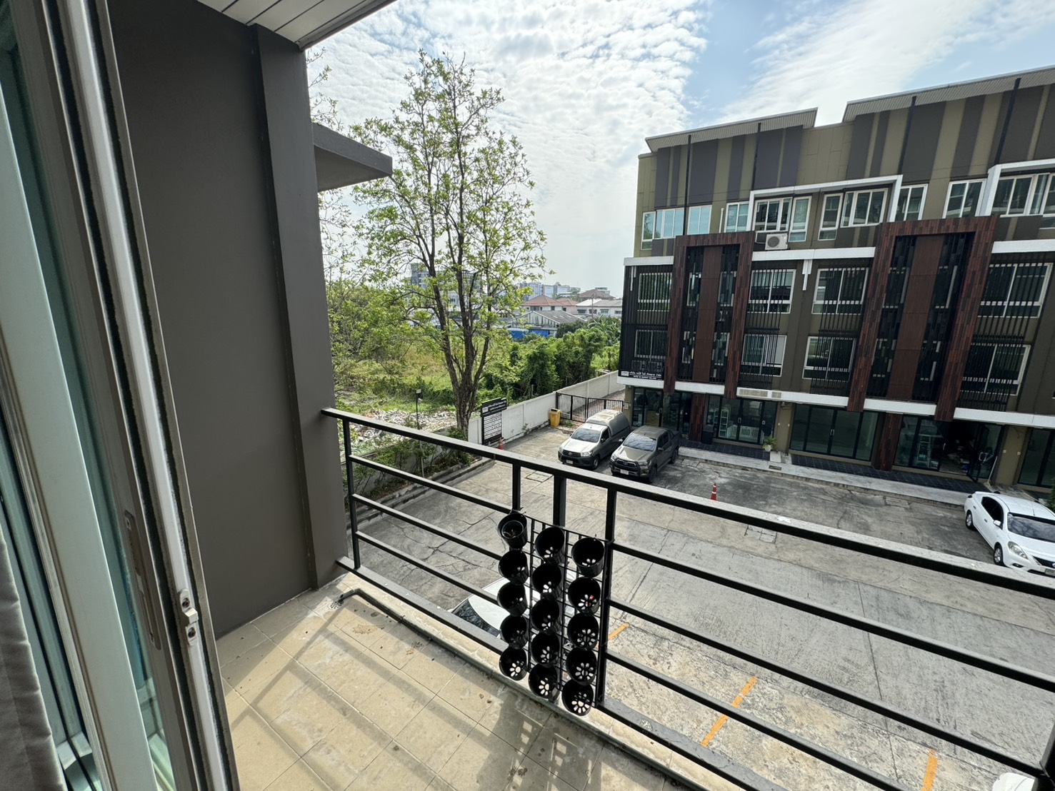 รหัสทรัพย์ 53645 ขายถูกพื้นที่ 62 ตร.ม. ราคา 2,100,000 บาท คอนโด The Trend ซอย คู้บอน 16/1 ถนนคู้บอน โครงการเดอะ เทรนด์ คอนโดทาวน์ (The Trend Condo town)