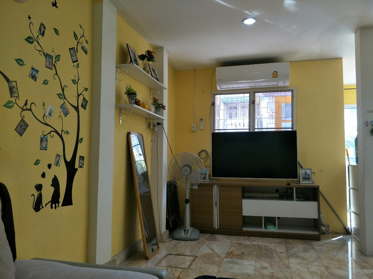 ขายทาวน์เฮ้าส์ 2 ชั้น ซื้อบ้านมีเงินทอน โครงการหมู่บ้าน คัทลิยา วิลล์ ลำลูกกา คลอง 3 — ติดถนนใหญ่ ไม่ต้องเข้าซอยย่อย