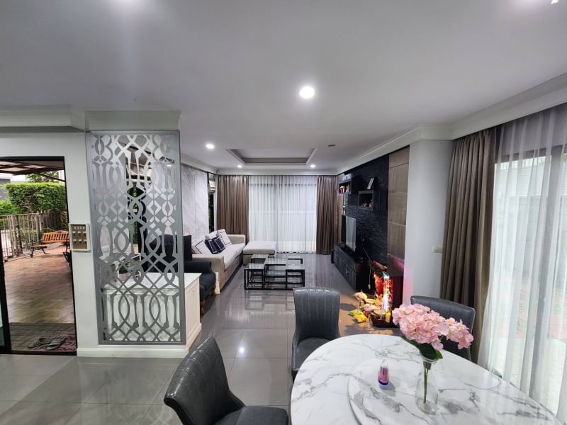 ขาย /ให้เช่า บ้านเดี่ยว 3 ชั้น หมู่บ้าน ลุมพินี สวนหลวงร.9 ราคาเช่า 85,000 บาท ต่อเดือนถูกและสวย