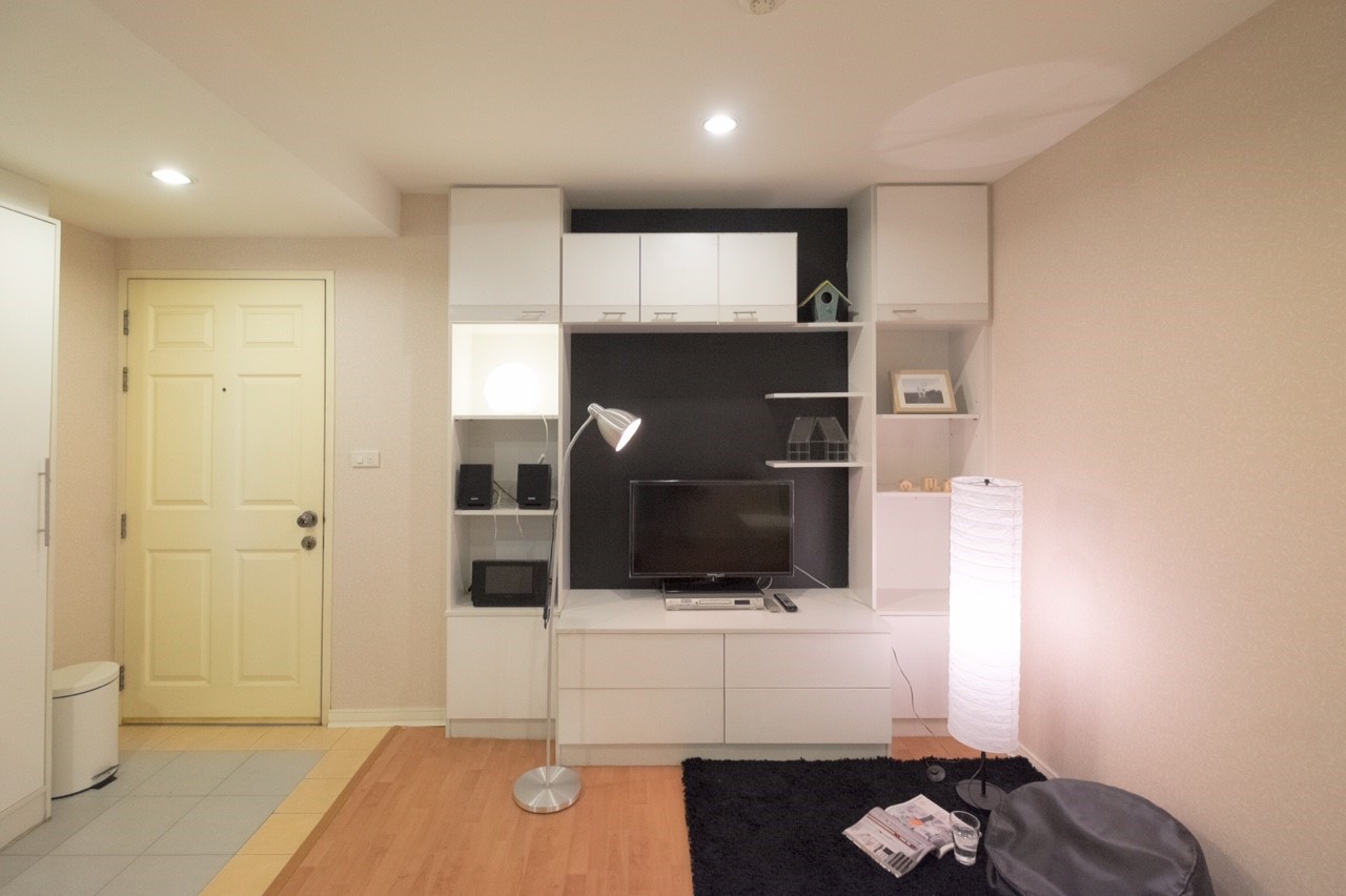 ขายคอนโด Parkview ( พาร์ควิว – วิภาวดี ) 1 ห้องนอน ราคา 1.95 ล้าน ห้องมุม พื้นที่ 33.5 ตร.ม ทิศเหนือ ตึก C4 ชั้น 2 พร้อมเฟอร์นิเจอร์ บิ้วอินท์