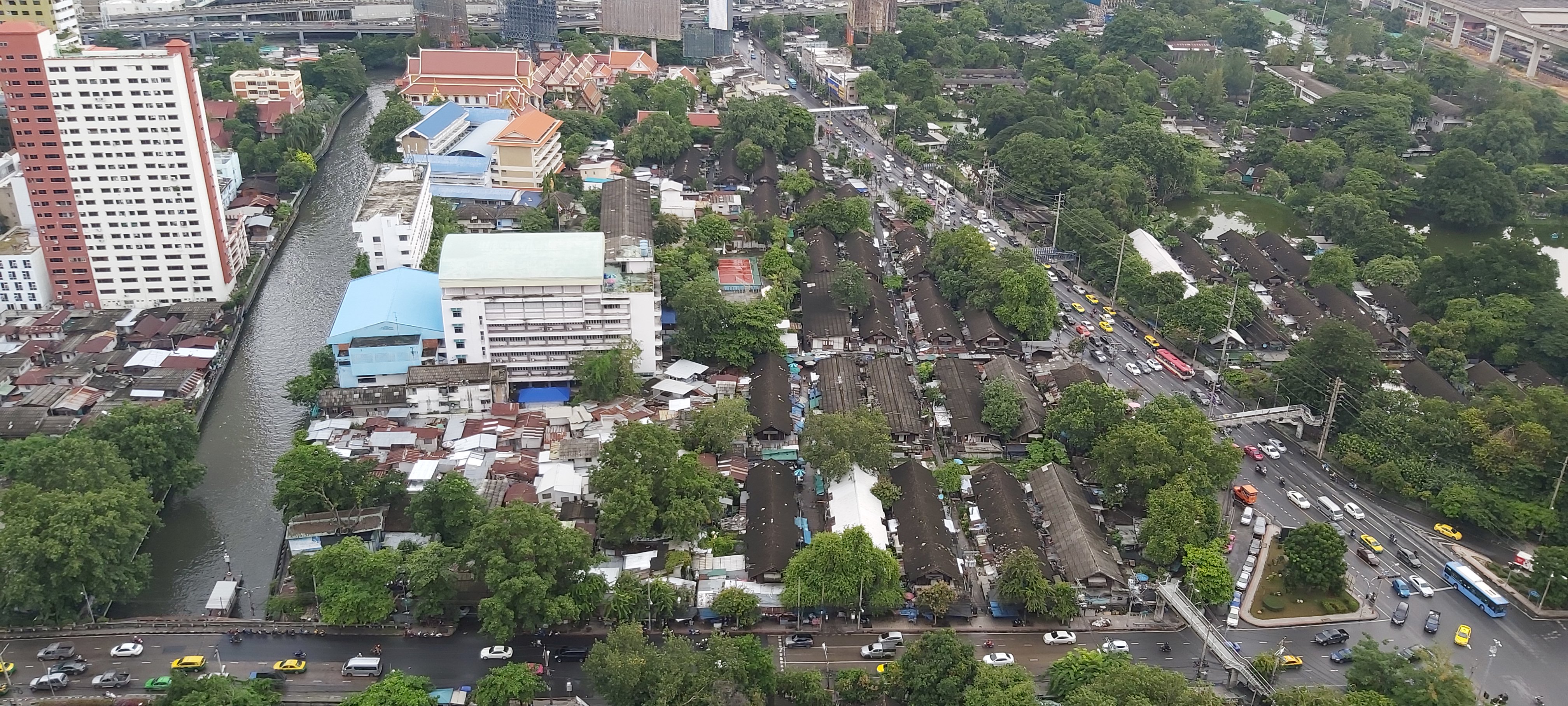 ขายด่วนคอนโด Circle เซอร์เคิล คอนโดมิเนียม เพชรบุรี 36 ชั้น 37 ราคาเพียง 4.7 ล้าน 1 ห้องนอน 1 ห้องน้ำ วิว ตึกใบหยก