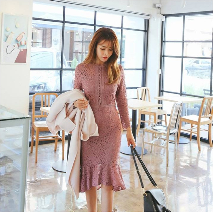 ชุดเดรสลูกไม้สีชมพูออกงาน ไปงานแต่งงาน สวยหวาน ทรงเข้ารูป แขนยาว