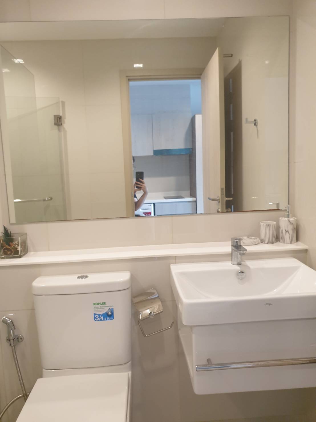 ปล่อยเช่าคอนโดหรูย่านเพลินจิต คอนโด Life One Wireless (ไลฟ์ วัน ไวร์เลส) ขนาด 24 ตรม ห้อง1/1135 ชั้น 35 วิวทิศคลอง