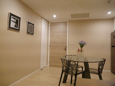 ห้เช่าคอนโด The Room Sukhumvit 21 (เดอะ รูม สุขุมวิท 21 อโศก ) 1 ห้องนอน 1 ห้องน้ำ ขนาด 50 ตรม