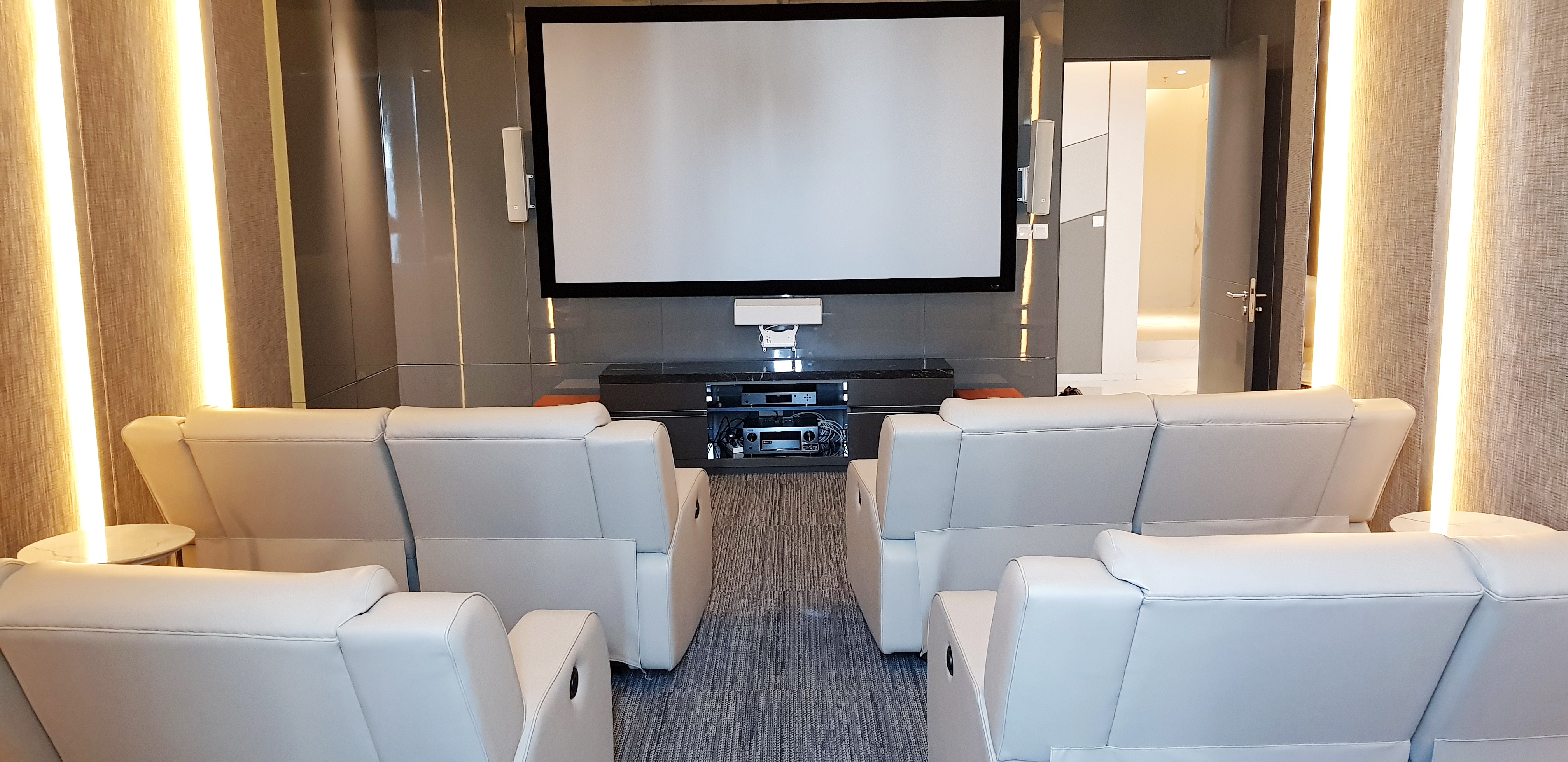 ขายพร้อมผู้เช่า คอนโด Hyde Sukhumvit 11 (ไฮด์ สุขุมวิท 11) ห้อง 27/109 (911) TYPE 2B อาคาร A ชั้น 9 พื้นที่ 58.54 ตรม.