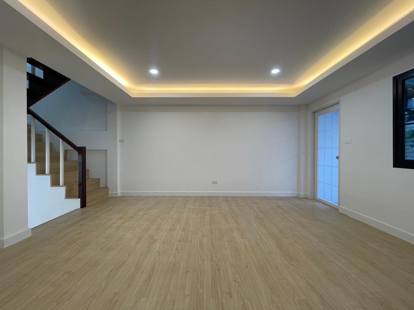 ด่วน! ทาวน์โฮม 3 ชั้น ติวานนท์ 43 ใกล้ MRT สามัคคี ✨ รีโนเวทใหม่หมดจด! ราคาพิเศษ ฿3.99 ล้าน