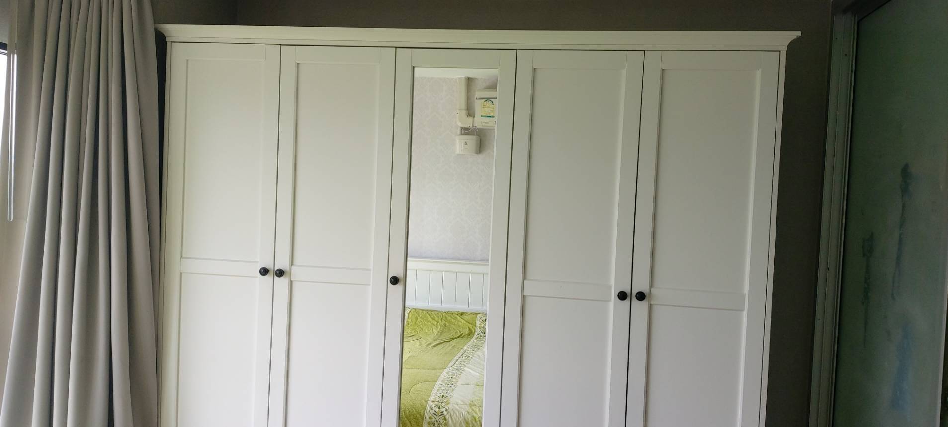 ขายคอนโด The Green Condo 3 เดอะ กรีน คอนโด 3 เฟส : 3 ชั้น: 7 แบบ 1 ห้องนอน 1 ห้องน้ำ 1 ห้องนั่งเล่นและ 1 ห้องครัว ขนาด 31.5 ตารางเมตร