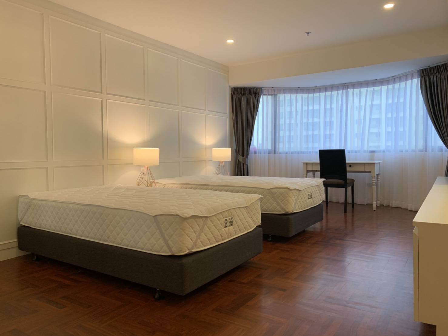 ให้เช่าคอนโด Baan Suanpetch (บ้าน สวนเพชร) 2 ห้องนอน 3 ห้องน้ำ 1 ห้องแม่บ้าน 1 ห้องรับแขก 1 ห้องครัว