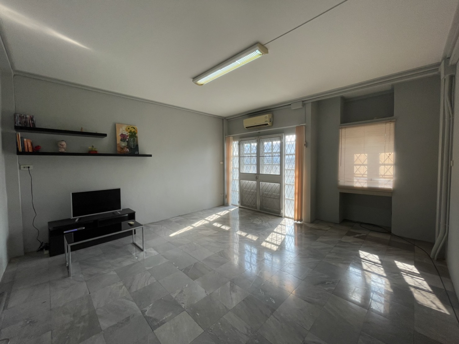 ให้เช่า ทาวน์โฮม รัชดา-สุทธิสาร 5 ห้องนอน (170 m2) ใกล้ MRT สุทธิสาร/ห้วยขวาง 35,000 บาท/เดือน !!