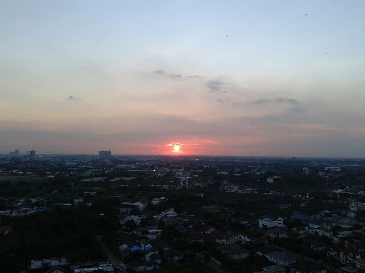 ให้เช่า คอนโด Lake View พื้นที่ 118 ตรม. 3ห้องนอน 3ห้องน้ำ วิวทะเลสาบ เมืองทองธานี ชั้น 28, 1 ห้องนั่งเล่น 1 ห้องครัว 2ระเบียง