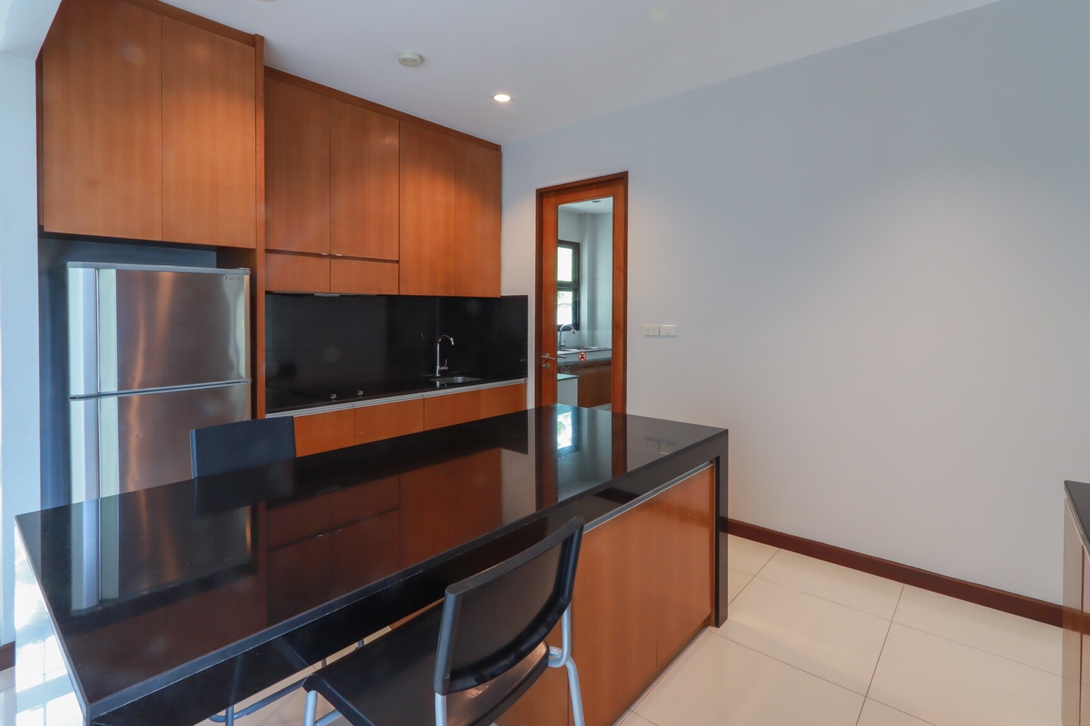 ให้เช่าบ้านเดี่ยว 2 ชั้น มีสระว่ายน้ำส่วนตัว ใกล้เอกมัย / ทองหล่อ เพียง 700-800 เมตร อยู่ถนนประดิษฐ์มนูญธรรม (ซอย ยืนยง)